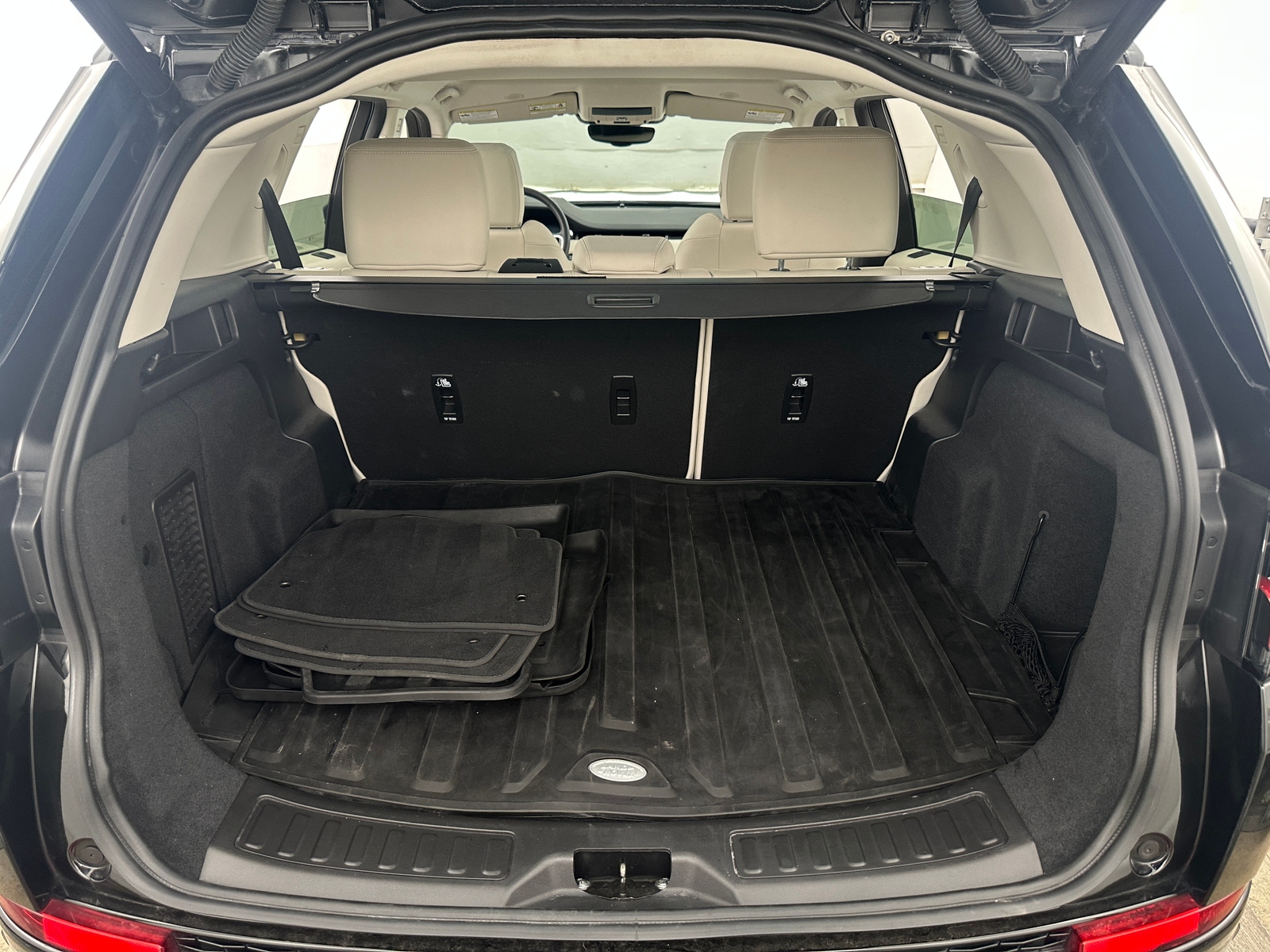 Thumbnail: 2024 Land Rover Discovery Sport - 6
