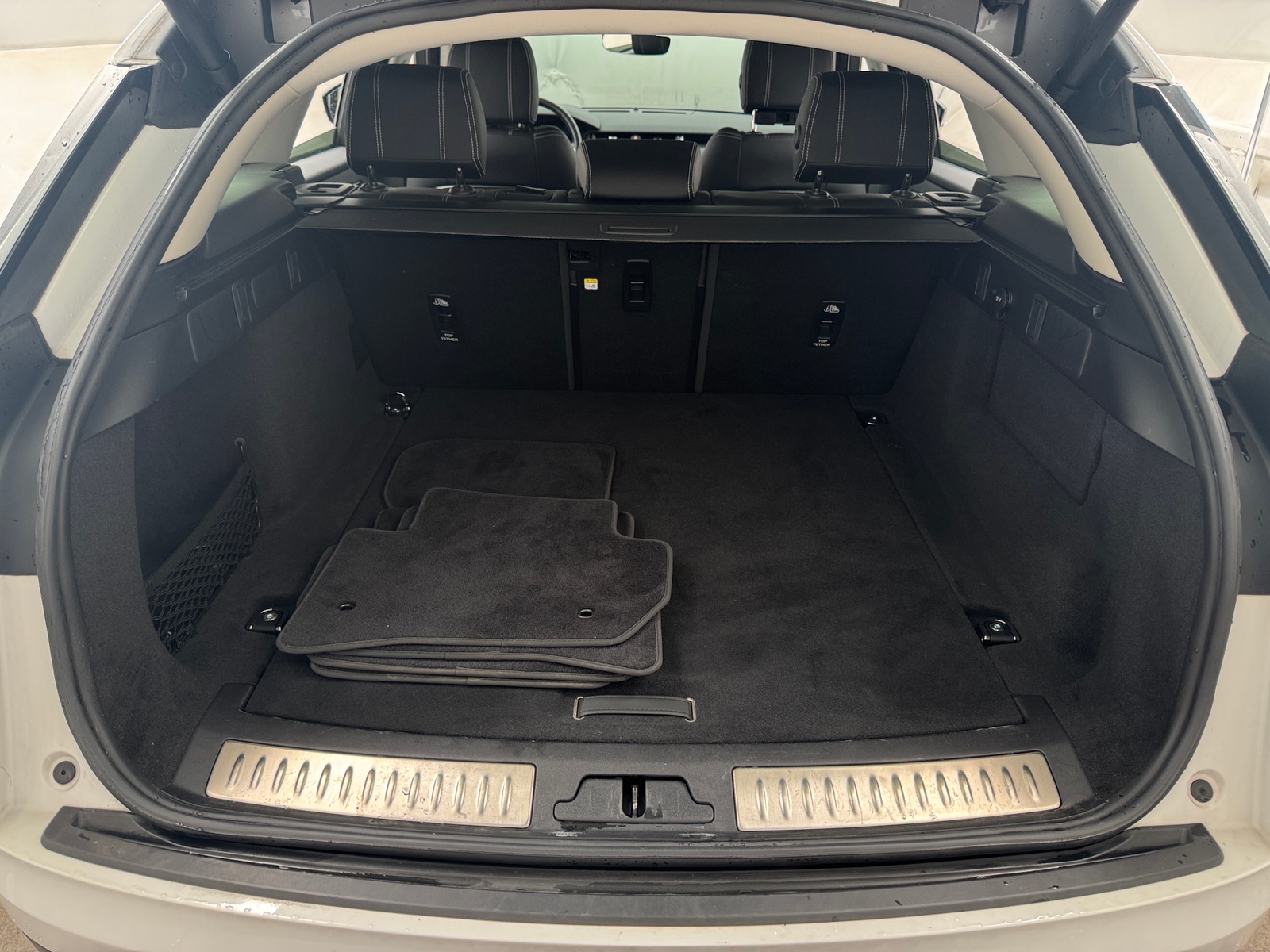 Thumbnail: 2021 Land Rover Range Rover Velar - 6