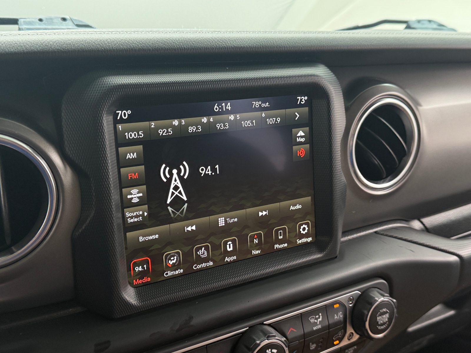 Thumbnail: 2023 Jeep Gladiator - 4