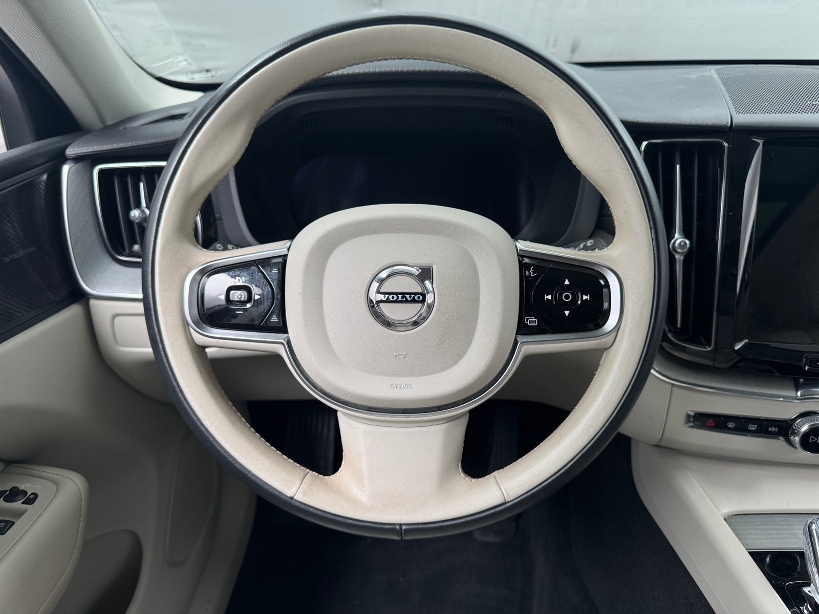 Thumbnail: 2024 Volvo XC60 - 4