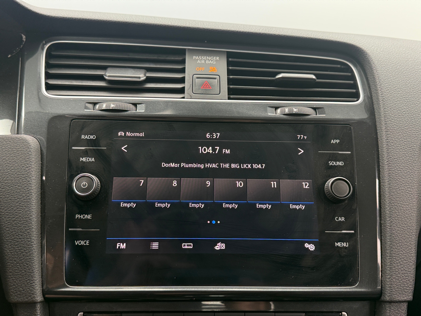 Thumbnail: 2019 Volkswagen Golf - 3