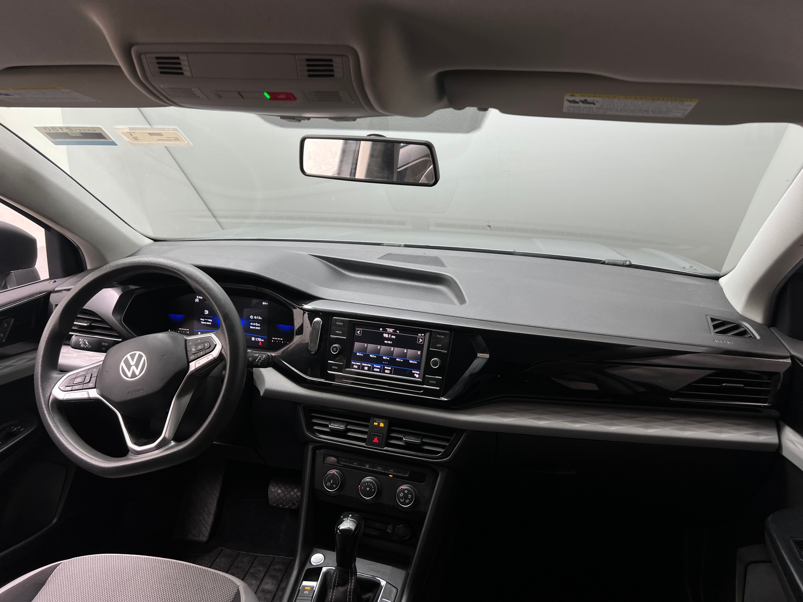 Thumbnail: 2022 Volkswagen Taos - 3