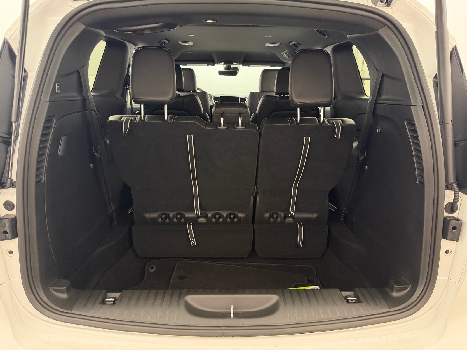 Thumbnail: 2026 Chrysler Voyager - 6