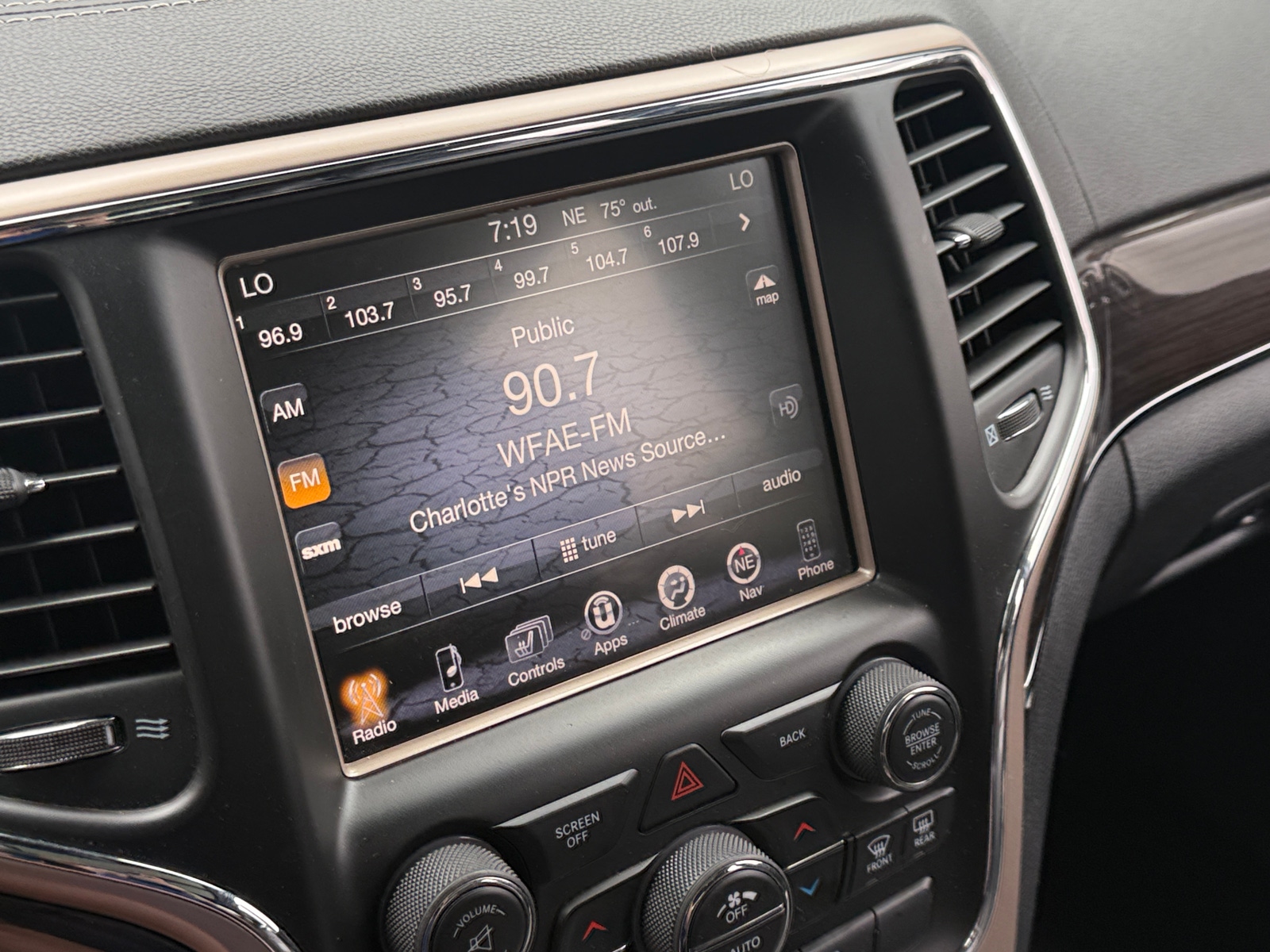 Thumbnail: 2016 Jeep Grand Cherokee - 3