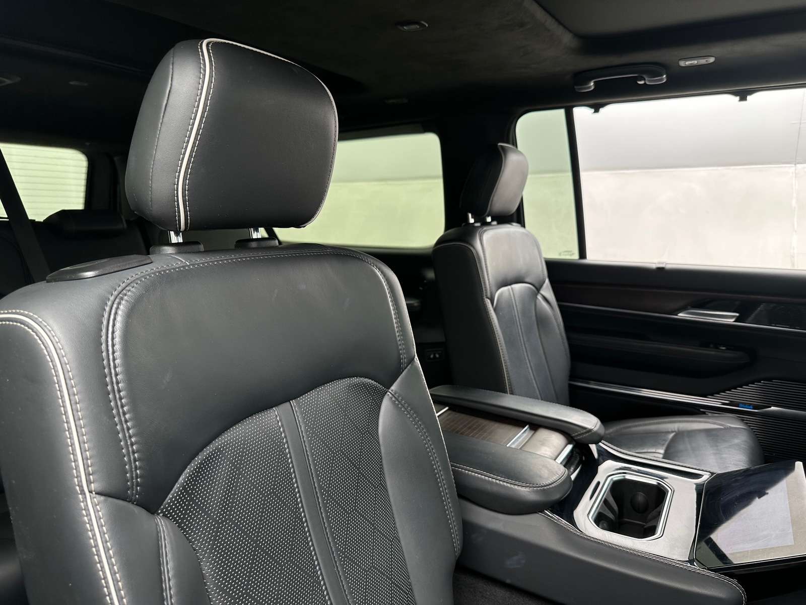 Thumbnail: 2023 Jeep Grand Wagoneer L - 5