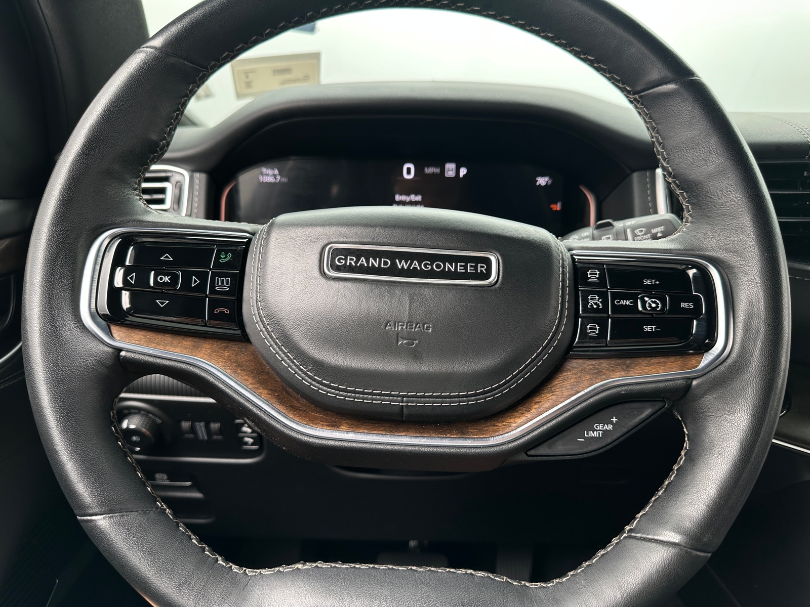Thumbnail: 2023 Jeep Grand Wagoneer L - 4