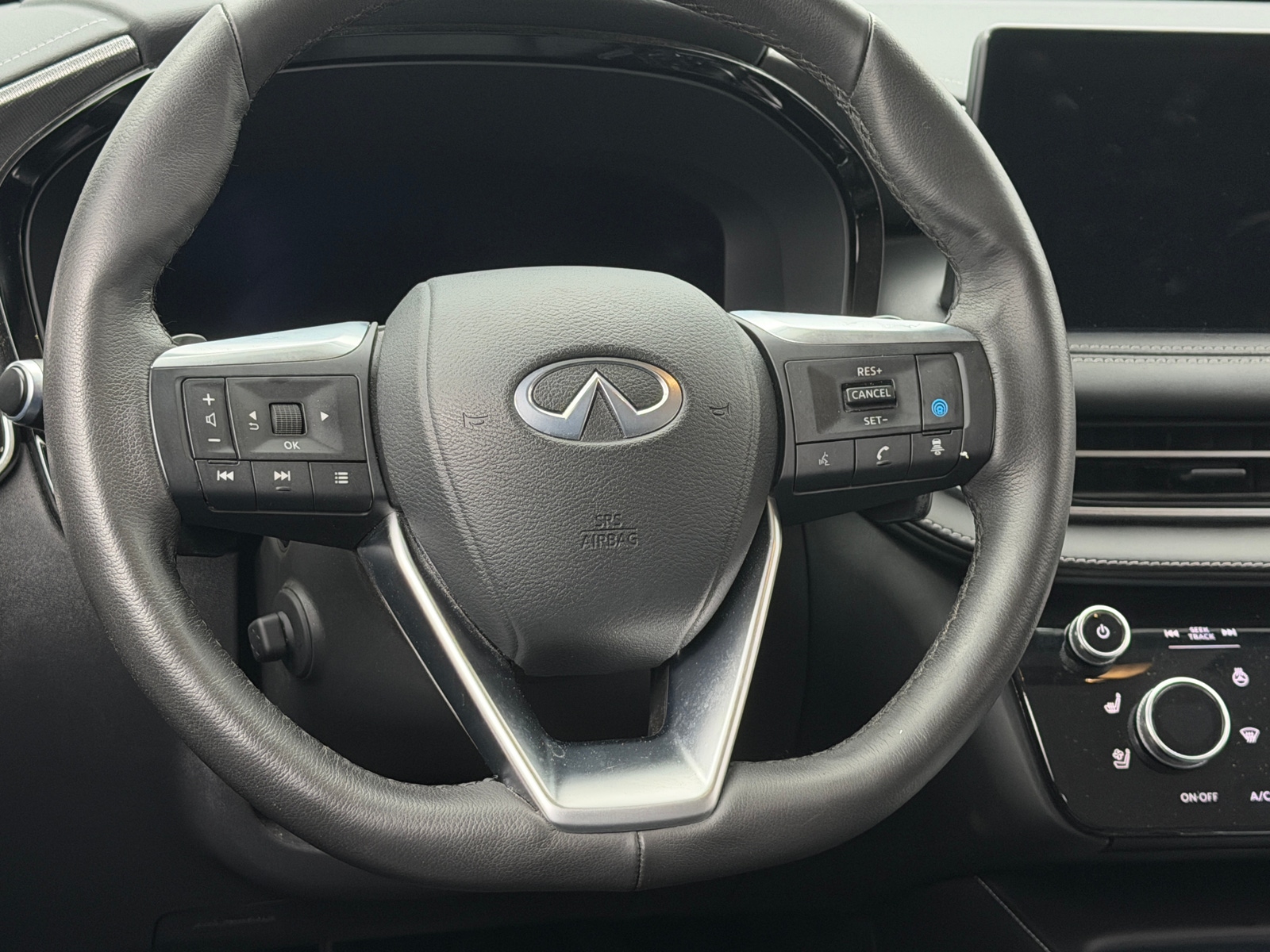 Thumbnail: 2023 INFINITI QX60 - 4