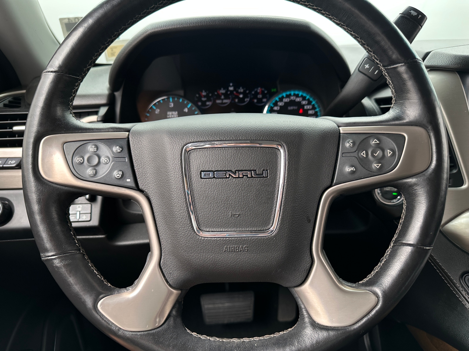 Thumbnail: 2018 GMC Yukon XL - 4