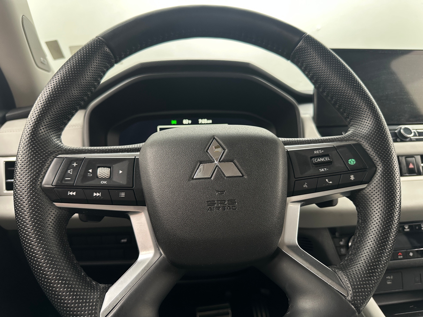 Thumbnail: 2025 Mitsubishi Outlander - 4