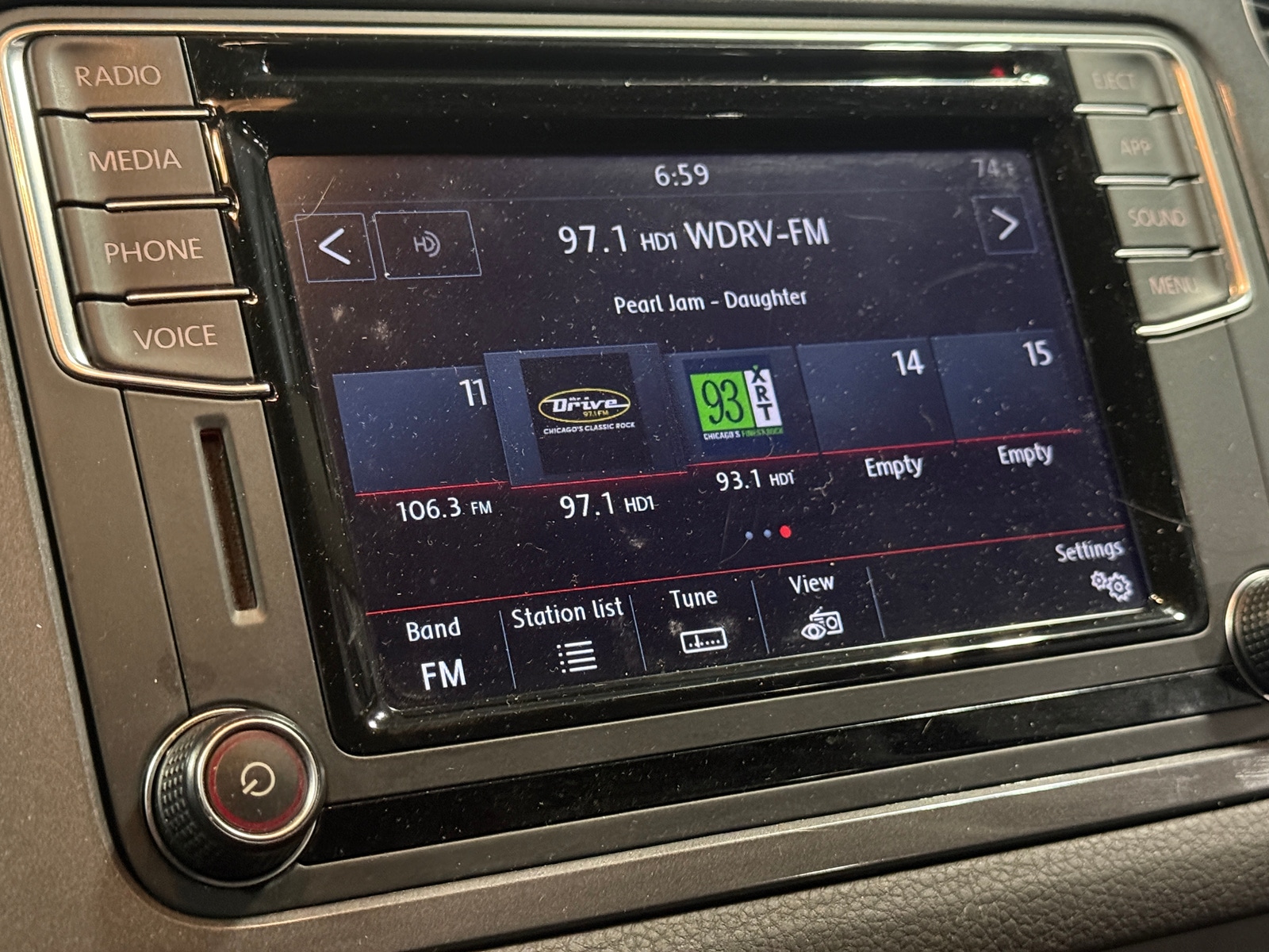Thumbnail: 2017 Volkswagen Tiguan - 4