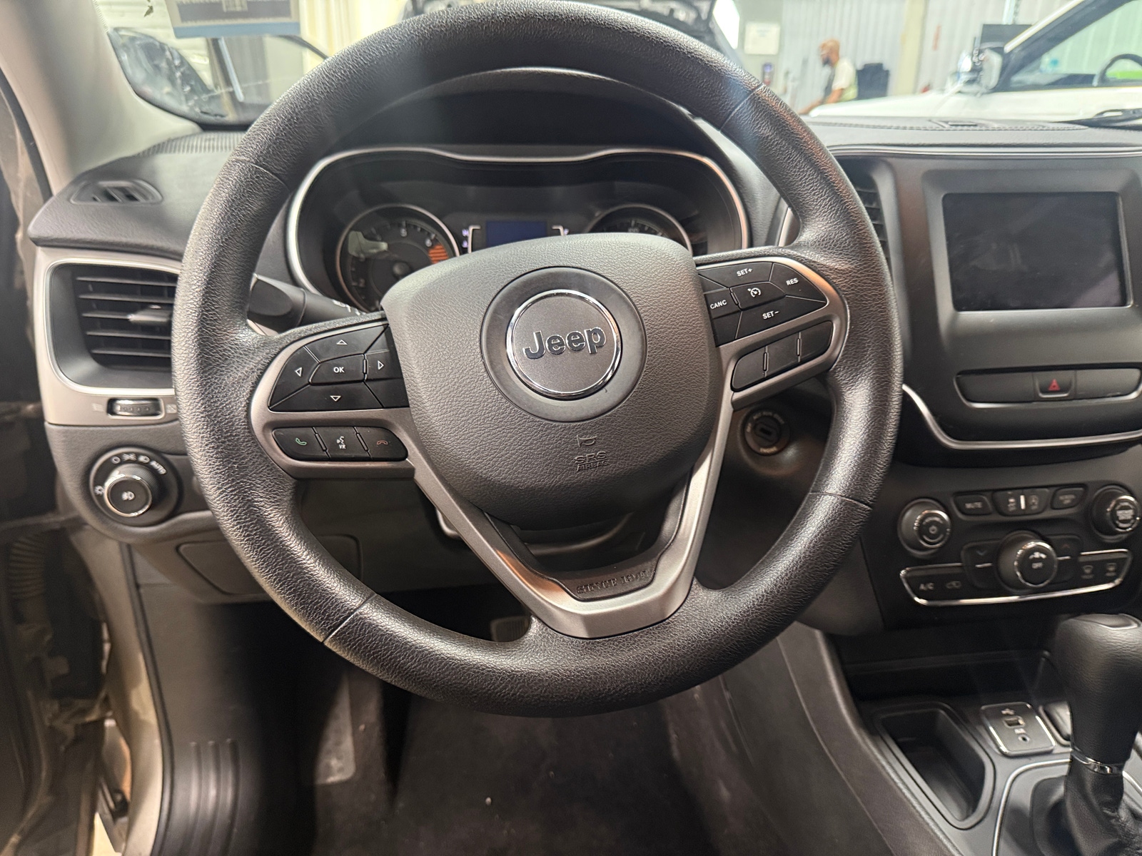 Thumbnail: 2019 Jeep Cherokee - 5