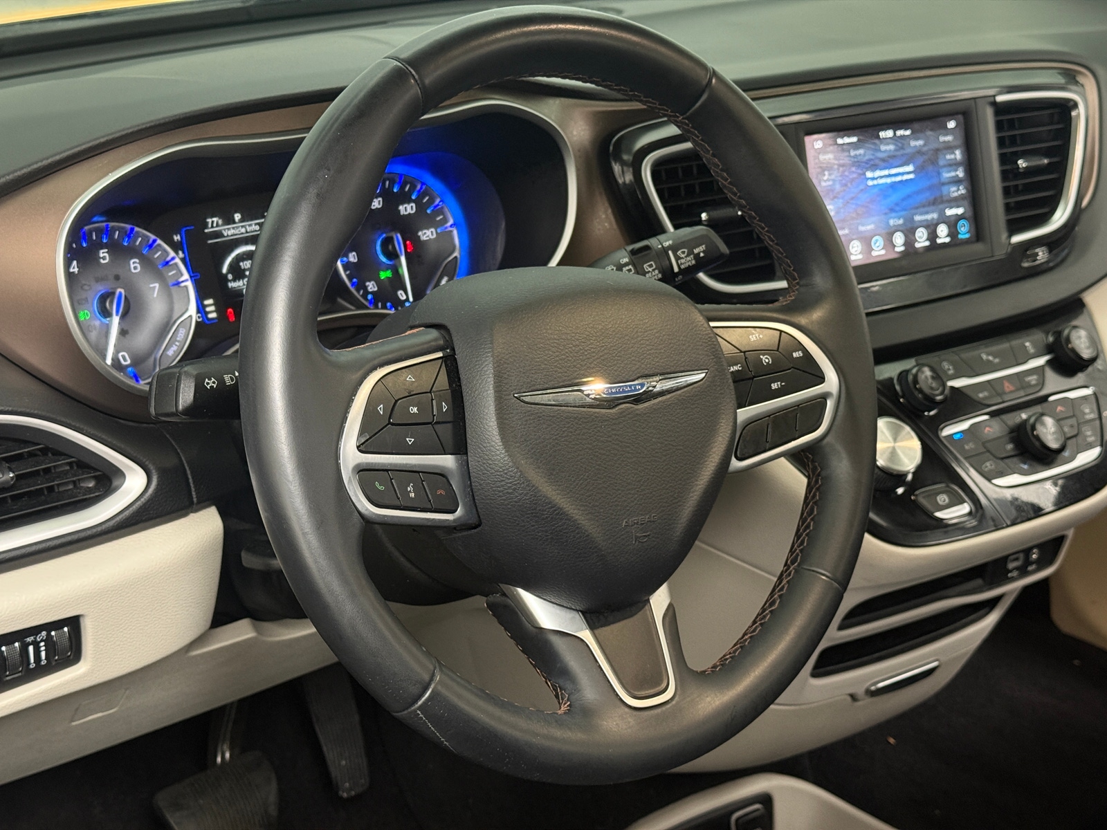 Thumbnail: 2018 Chrysler Pacifica - 4