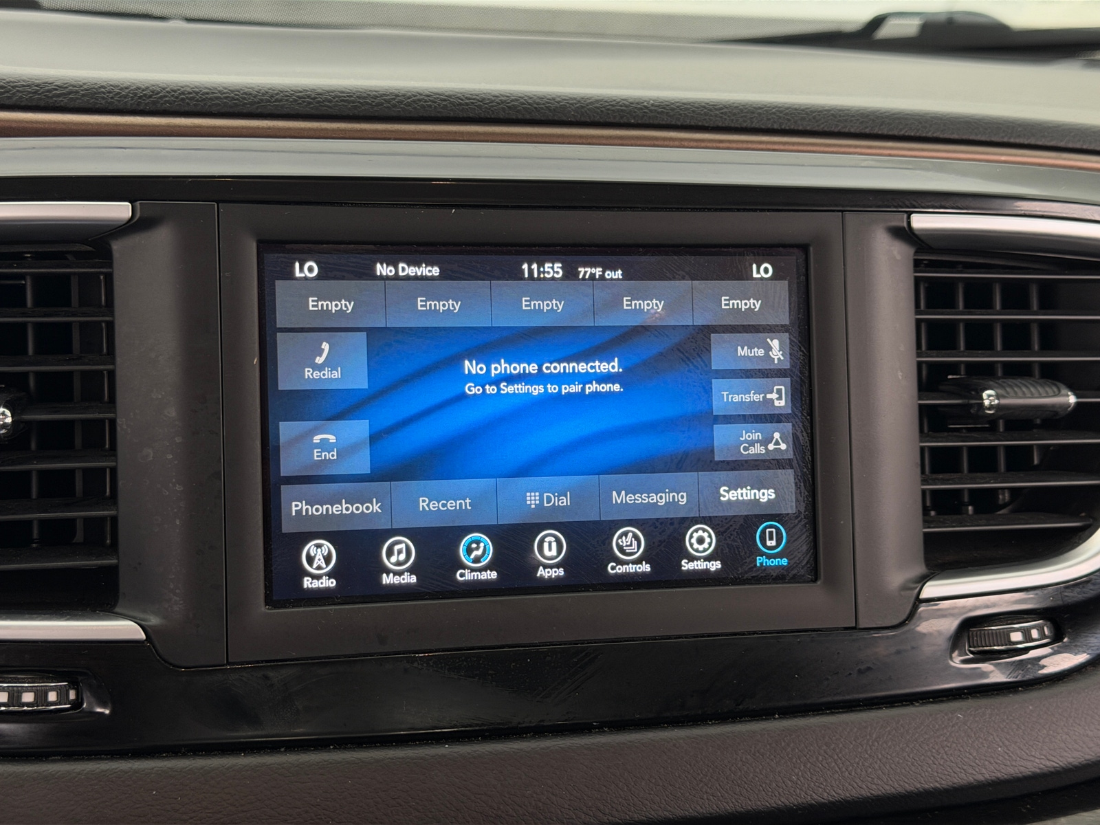 Thumbnail: 2018 Chrysler Pacifica - 3