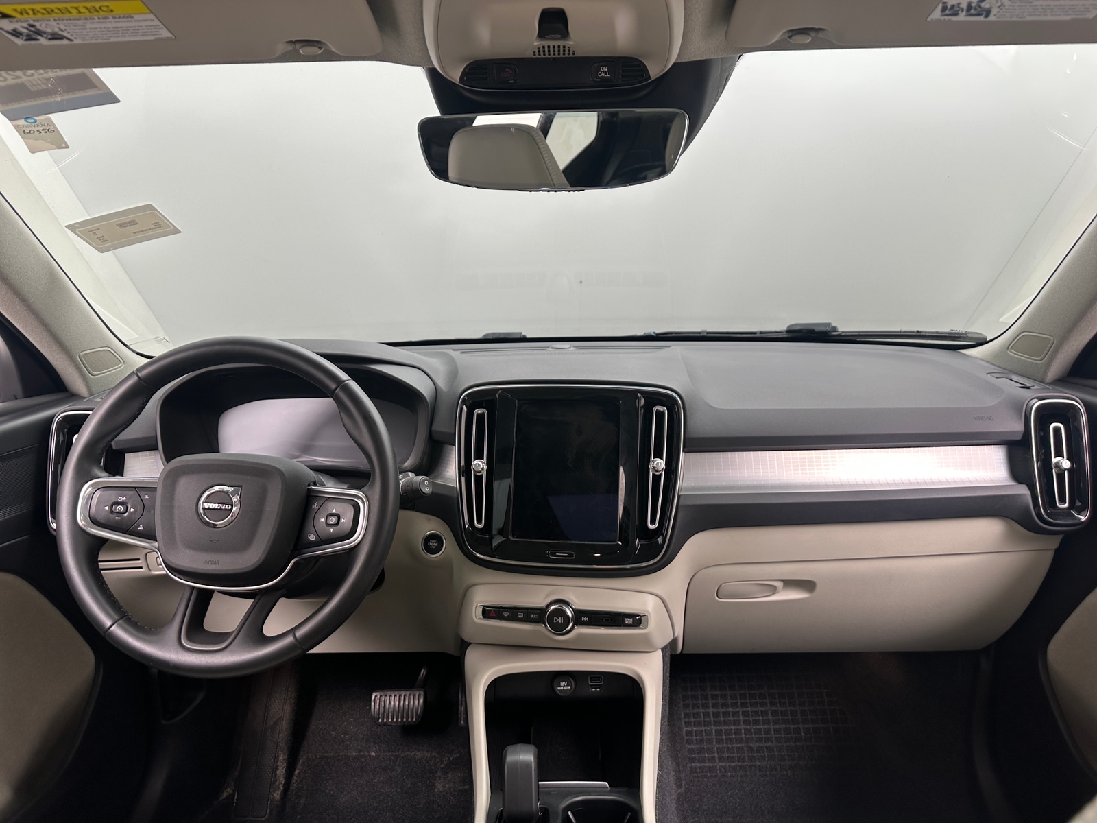 Thumbnail: 2022 Volvo XC40 - 2