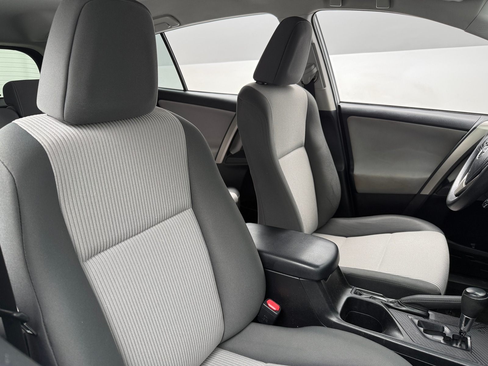 Thumbnail: 2015 Toyota RAV4 - 2