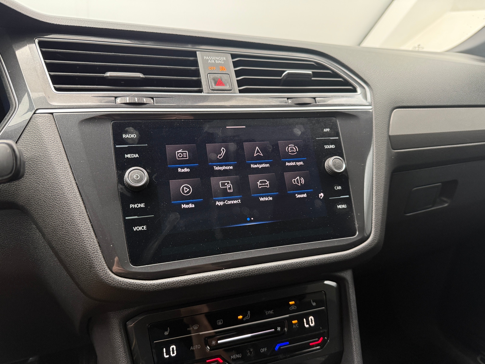 Thumbnail: 2024 Volkswagen Tiguan - 3