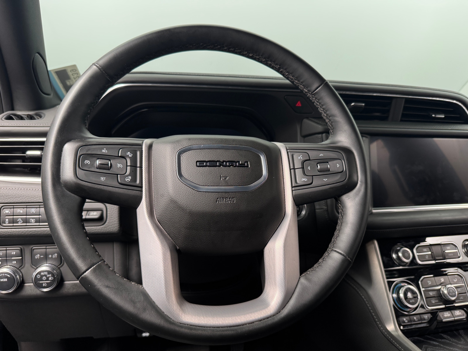 Thumbnail: 2023 GMC Yukon - 4
