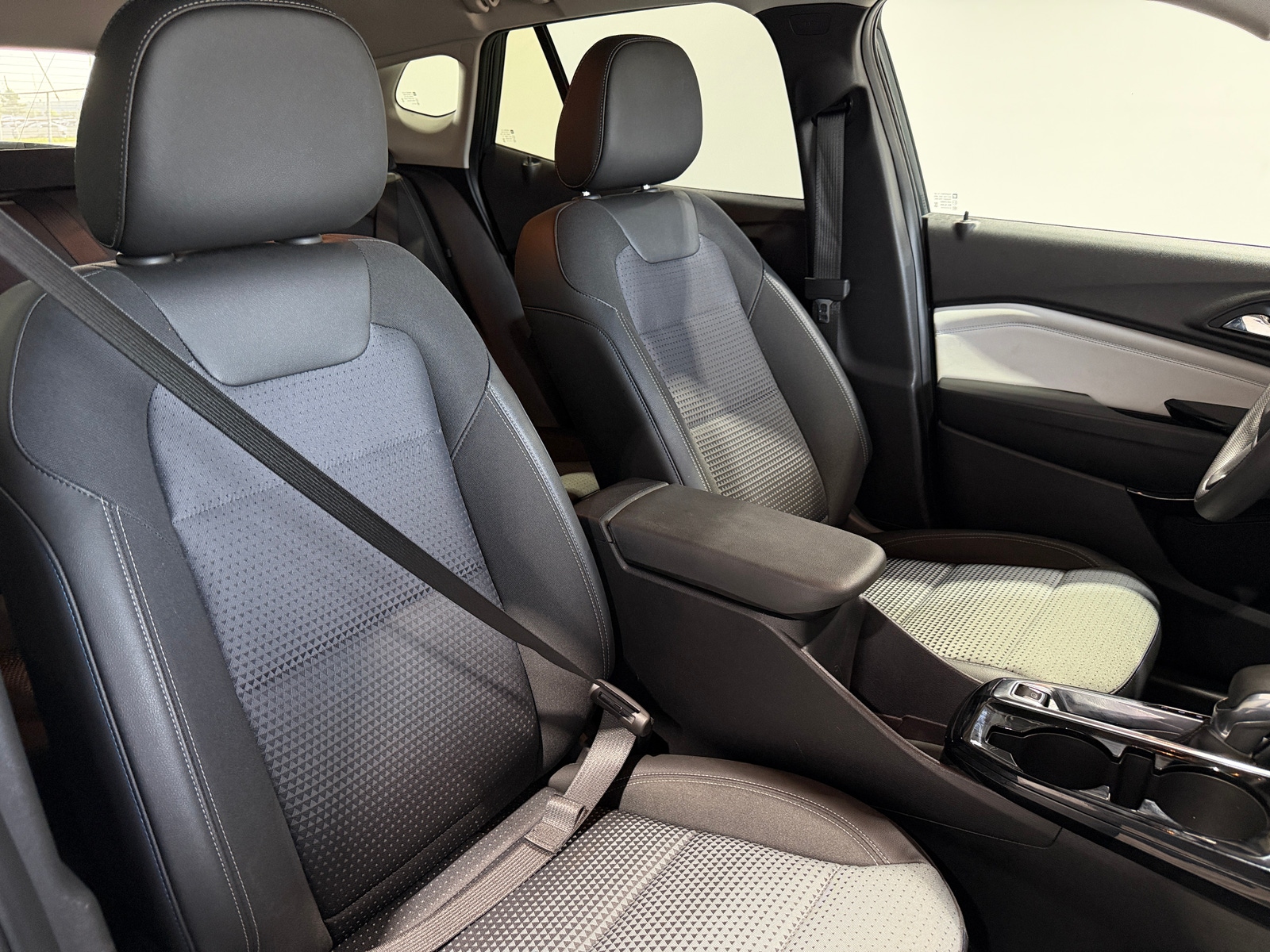 Thumbnail: 2025 Chevrolet Trax - 2