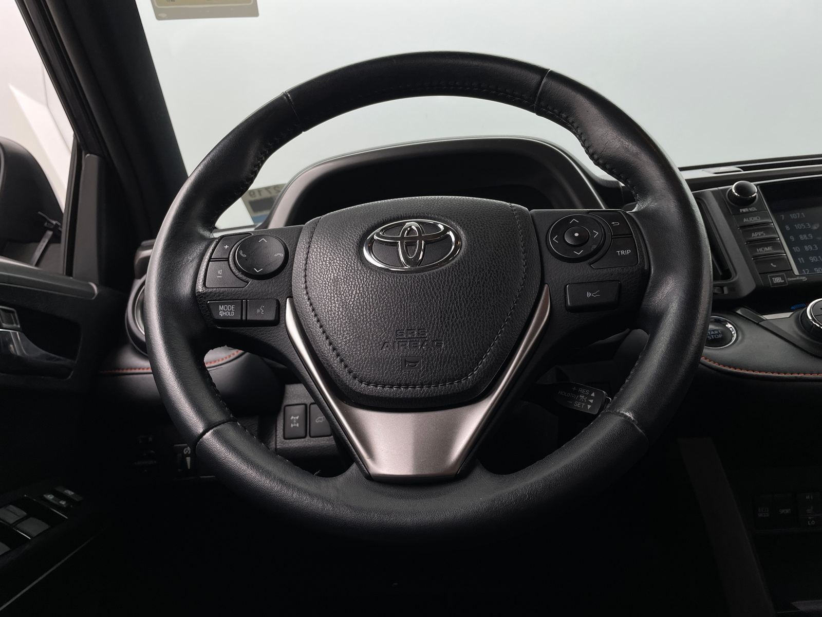 Thumbnail: 2017 Toyota RAV4 - 4