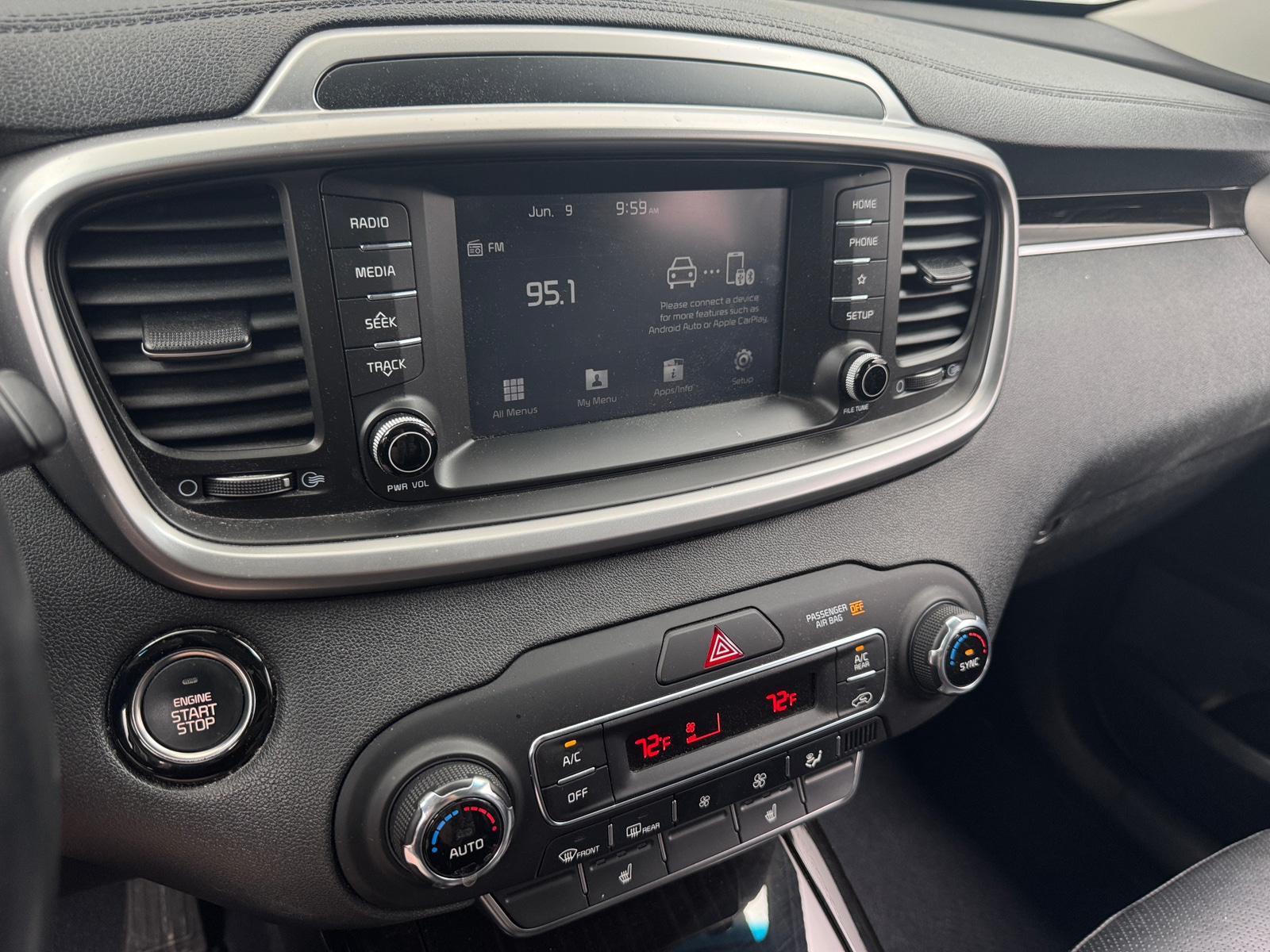 Thumbnail: 2020 Kia Sorento - 3