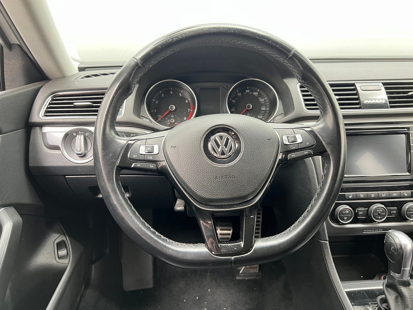 Thumbnail: 2018 Volkswagen Passat - 4