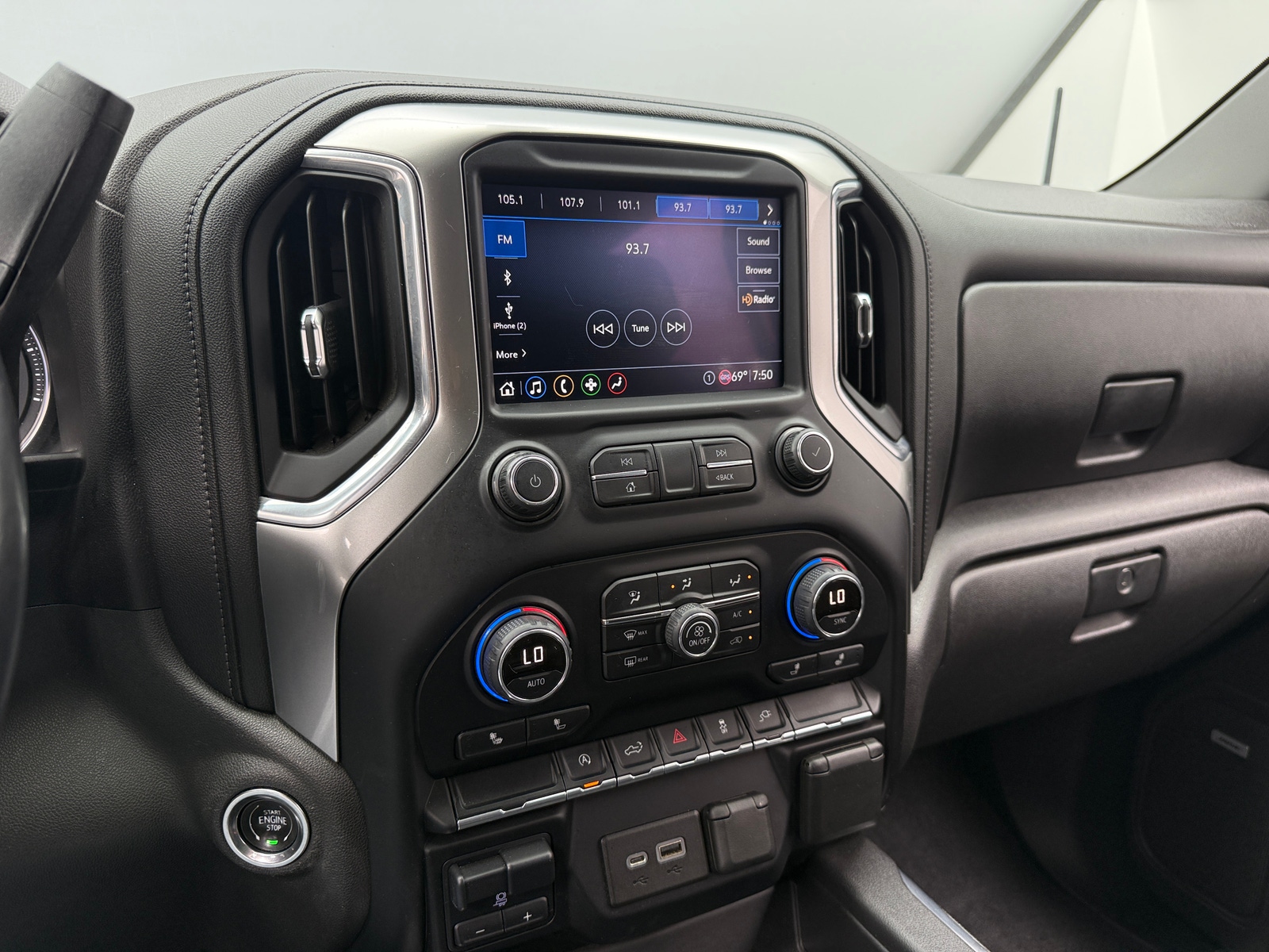 Thumbnail: 2020 Chevrolet Silverado 1500 - 4