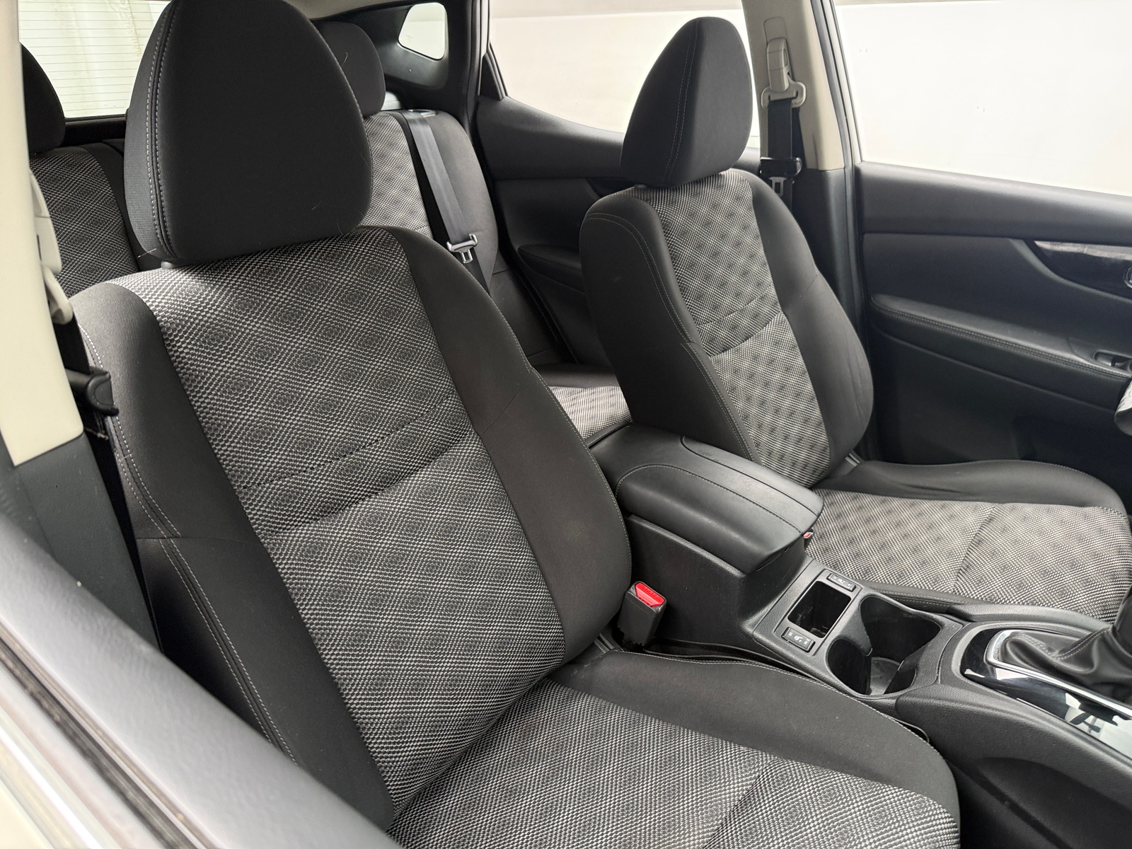 Thumbnail: 2017 Nissan Rogue Sport - 2