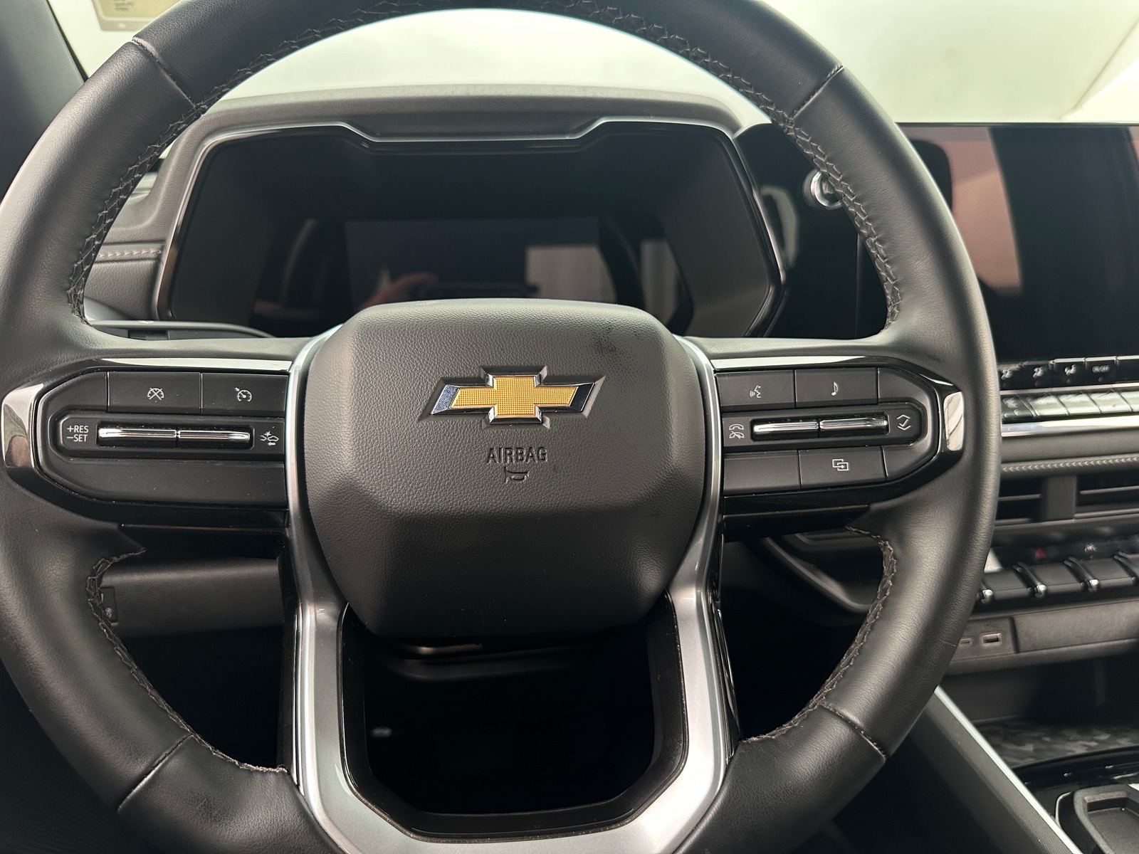 Thumbnail: 2023 Chevrolet Colorado - 5