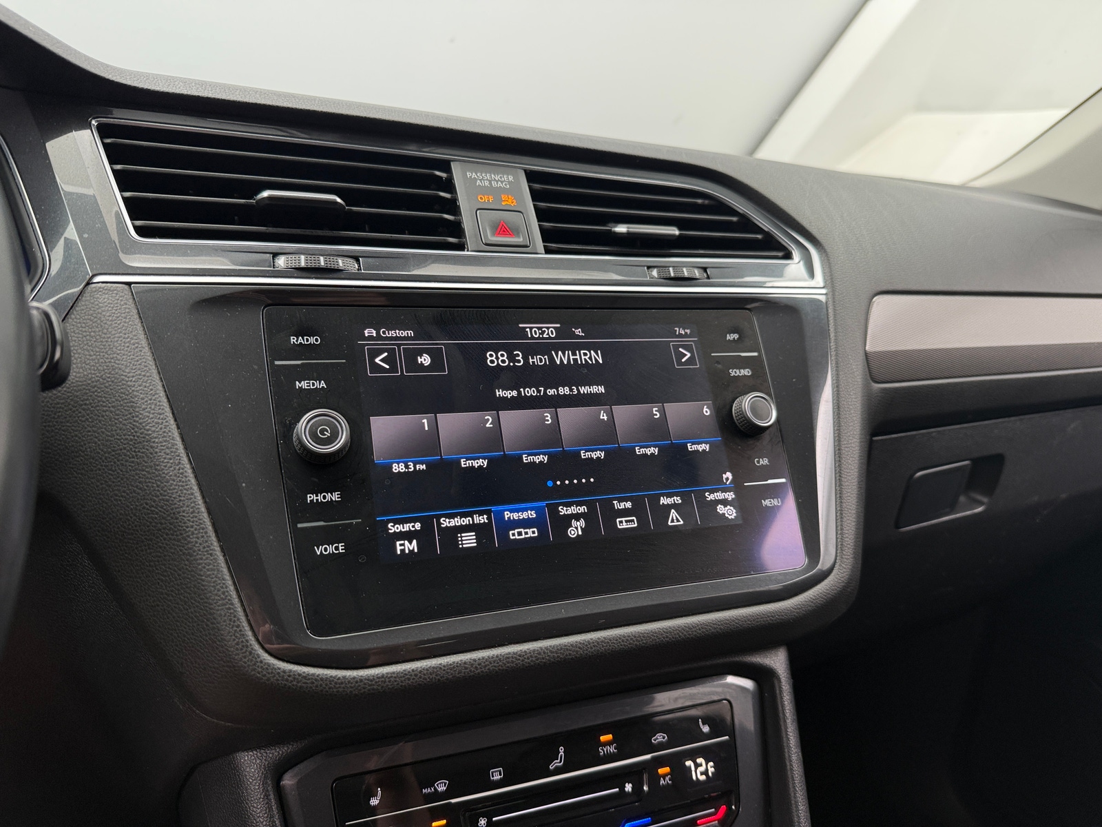 Thumbnail: 2022 Volkswagen Tiguan - 3