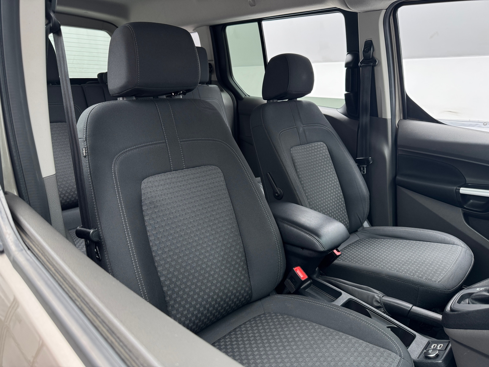 Thumbnail: 2020 Ford Transit Series - 2