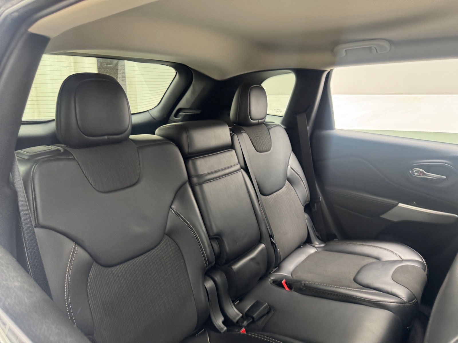 Thumbnail: 2018 Jeep Cherokee - 6