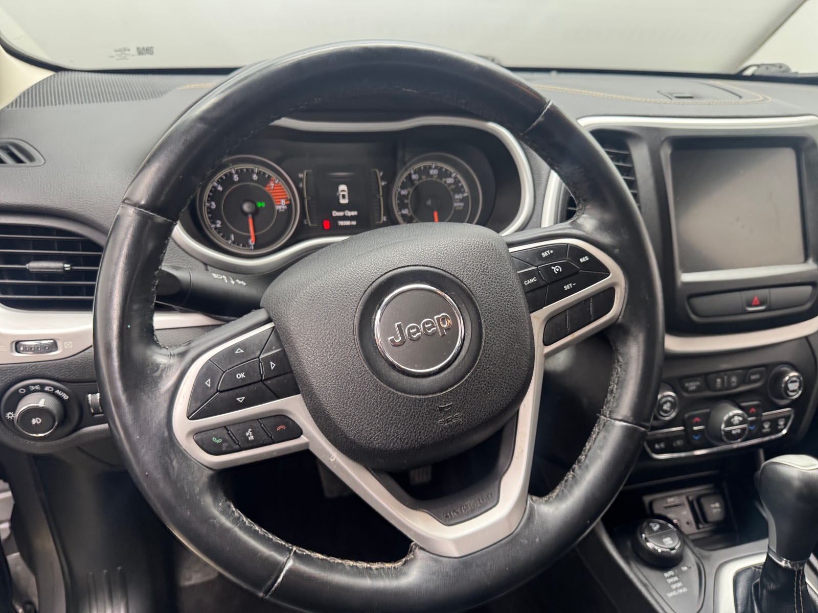 Thumbnail: 2018 Jeep Cherokee - 5