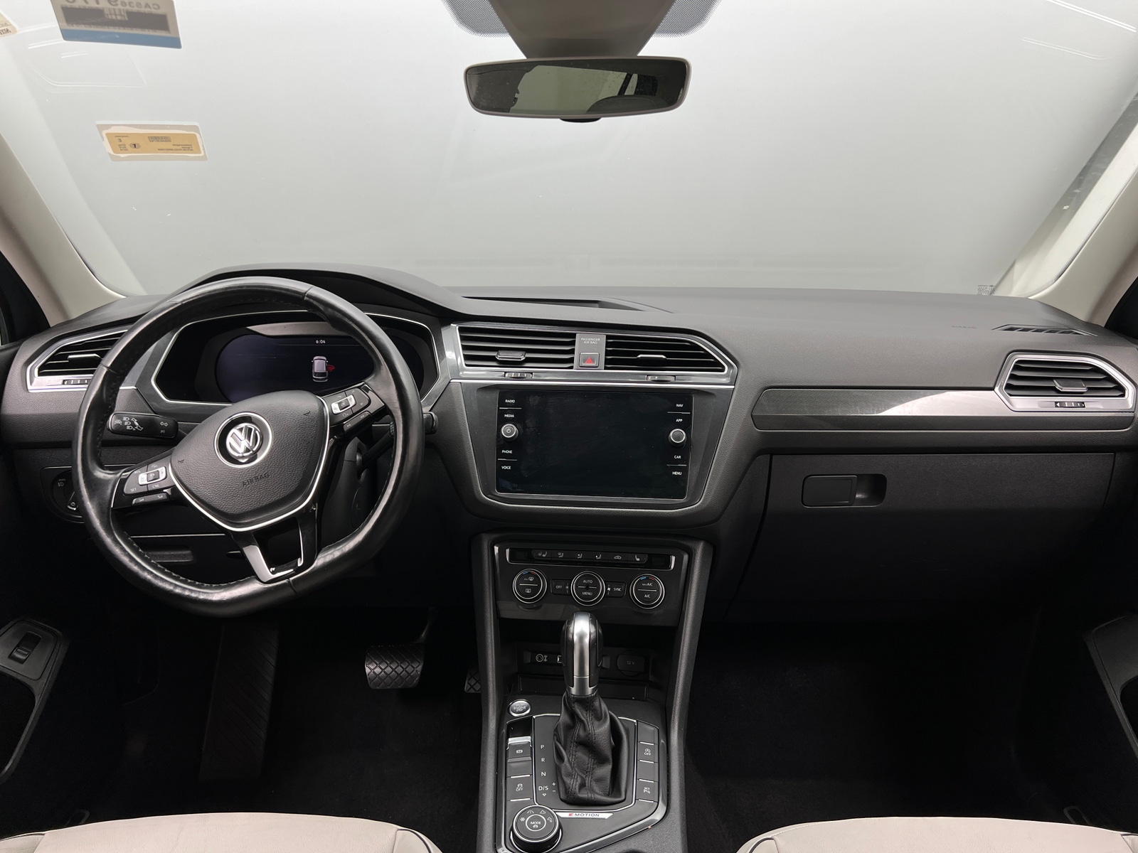 Thumbnail: 2018 Volkswagen Tiguan - 2