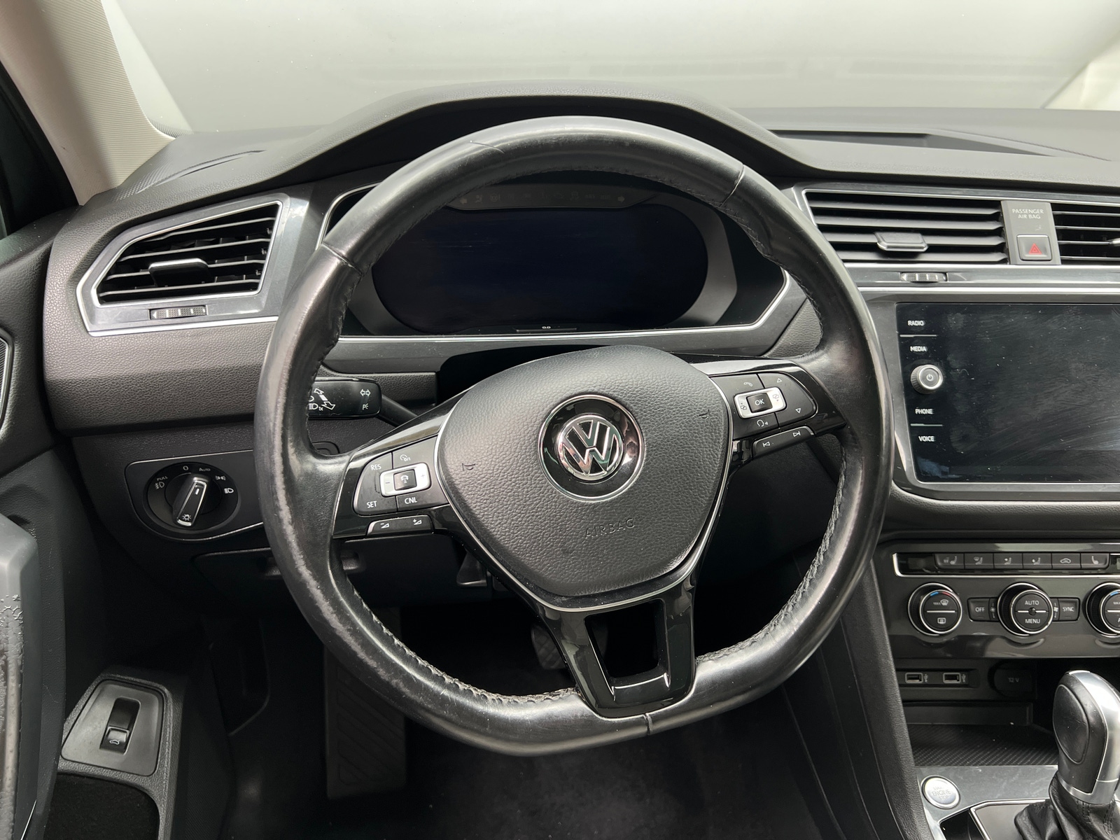 Thumbnail: 2018 Volkswagen Tiguan - 4