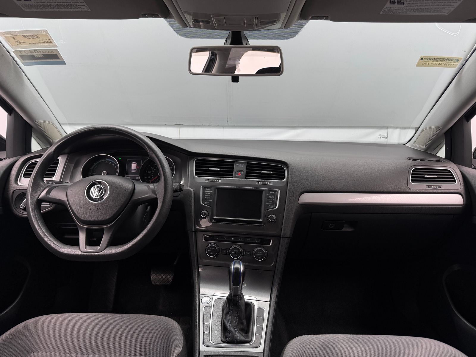 Thumbnail: 2016 Volkswagen e-Golf - 3