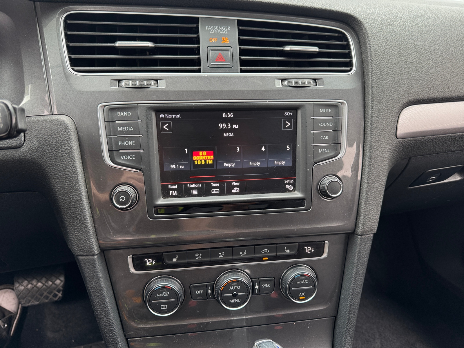 Thumbnail: 2016 Volkswagen e-Golf - 4