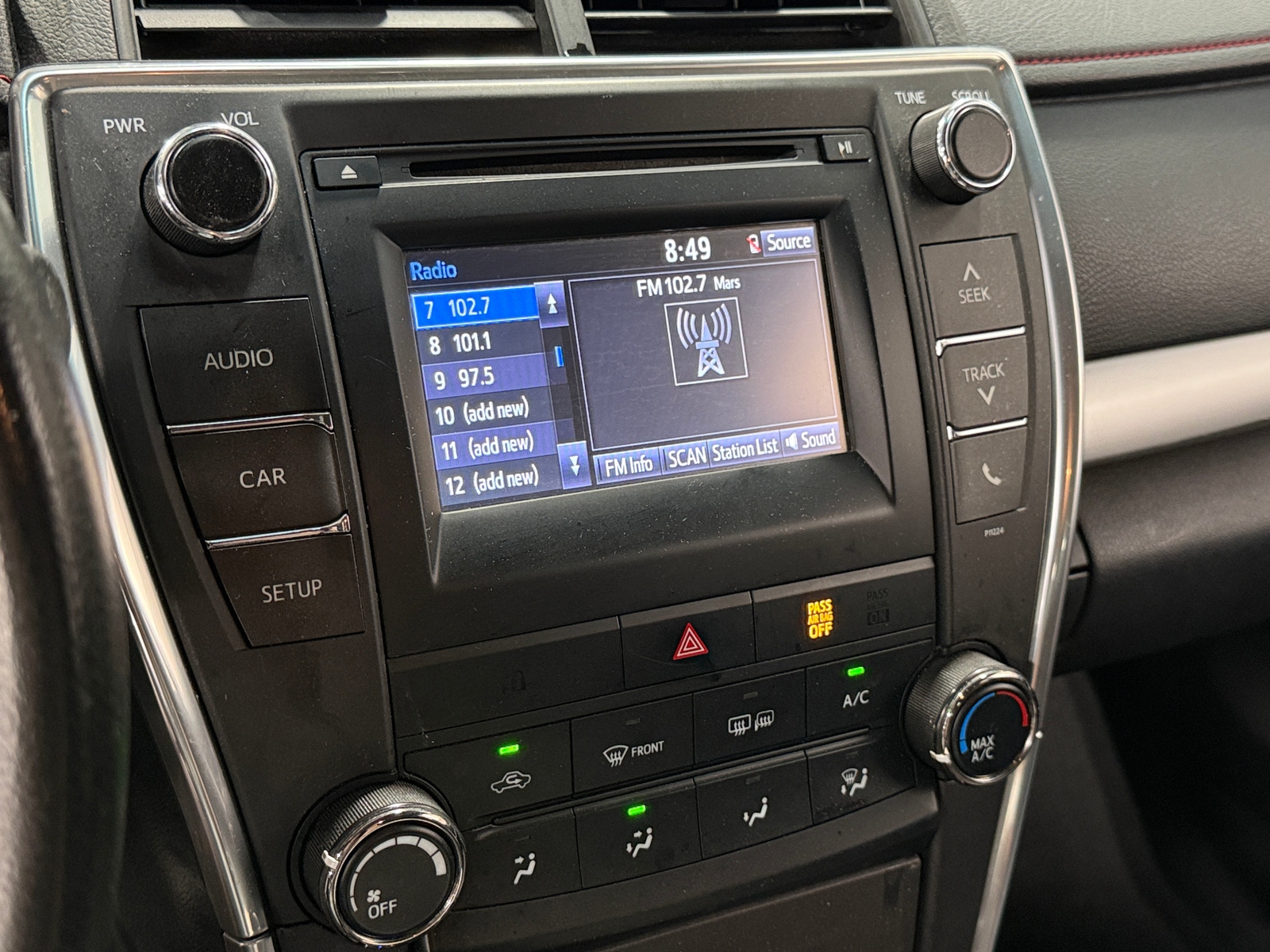 Thumbnail: 2016 Toyota Camry - 4