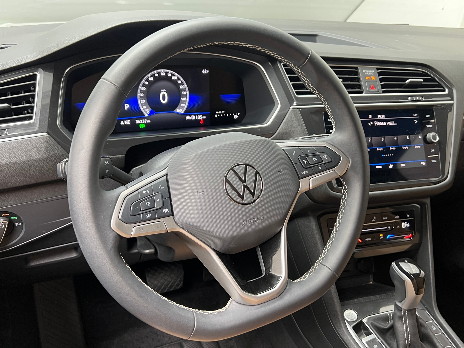 Thumbnail: 2024 Volkswagen Tiguan - 4