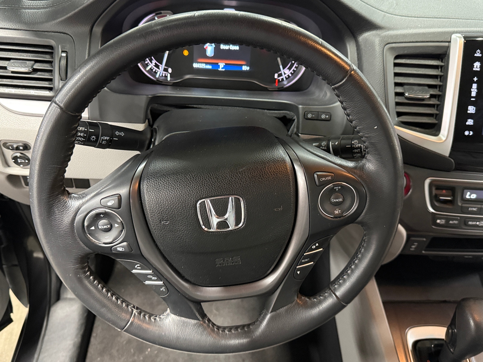Thumbnail: 2017 Honda Pilot - 4