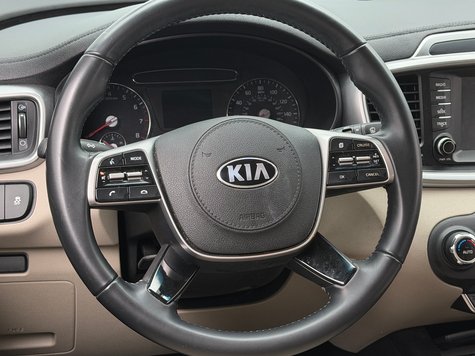 Thumbnail: 2020 Kia Sorento - 4