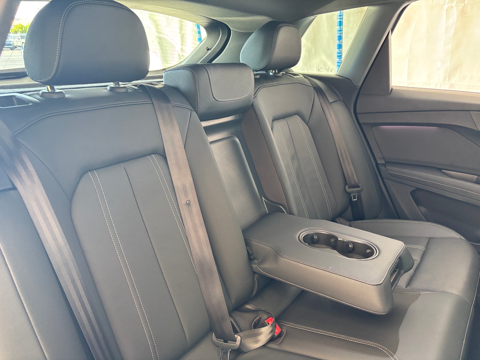 Thumbnail: 2022 Audi Q4 e-tron - 6