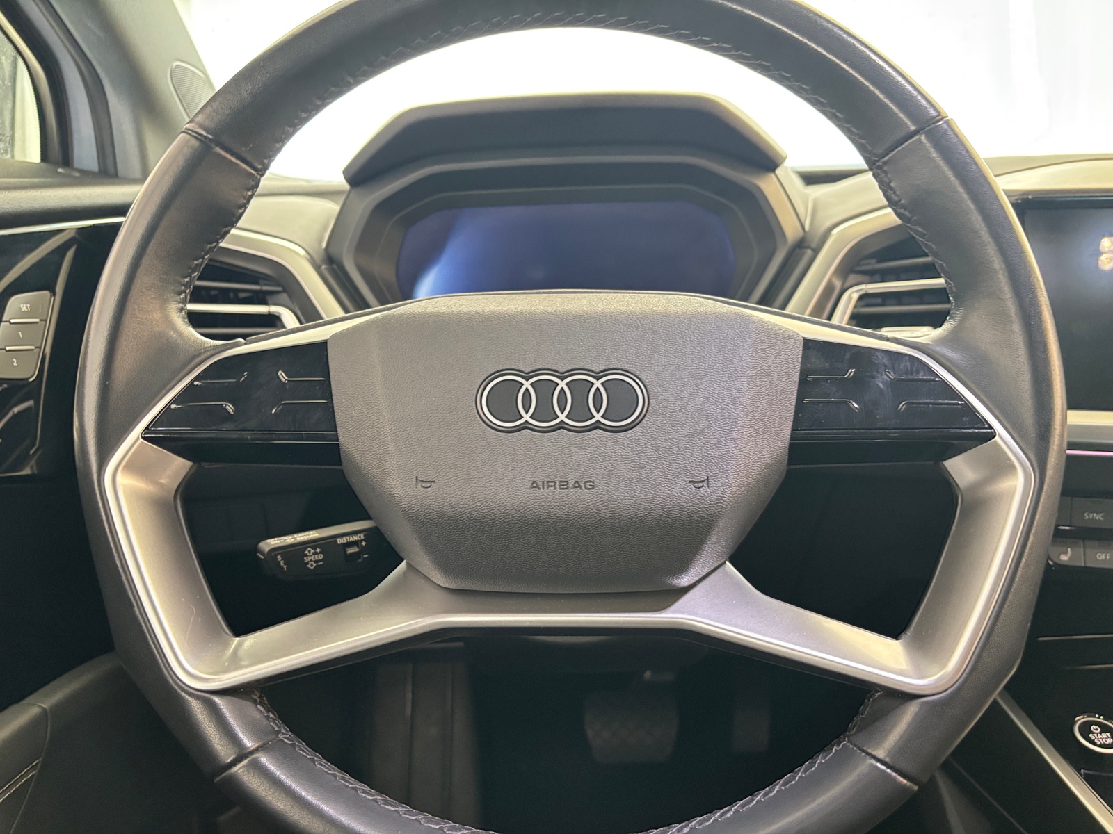 Thumbnail: 2022 Audi Q4 e-tron - 5