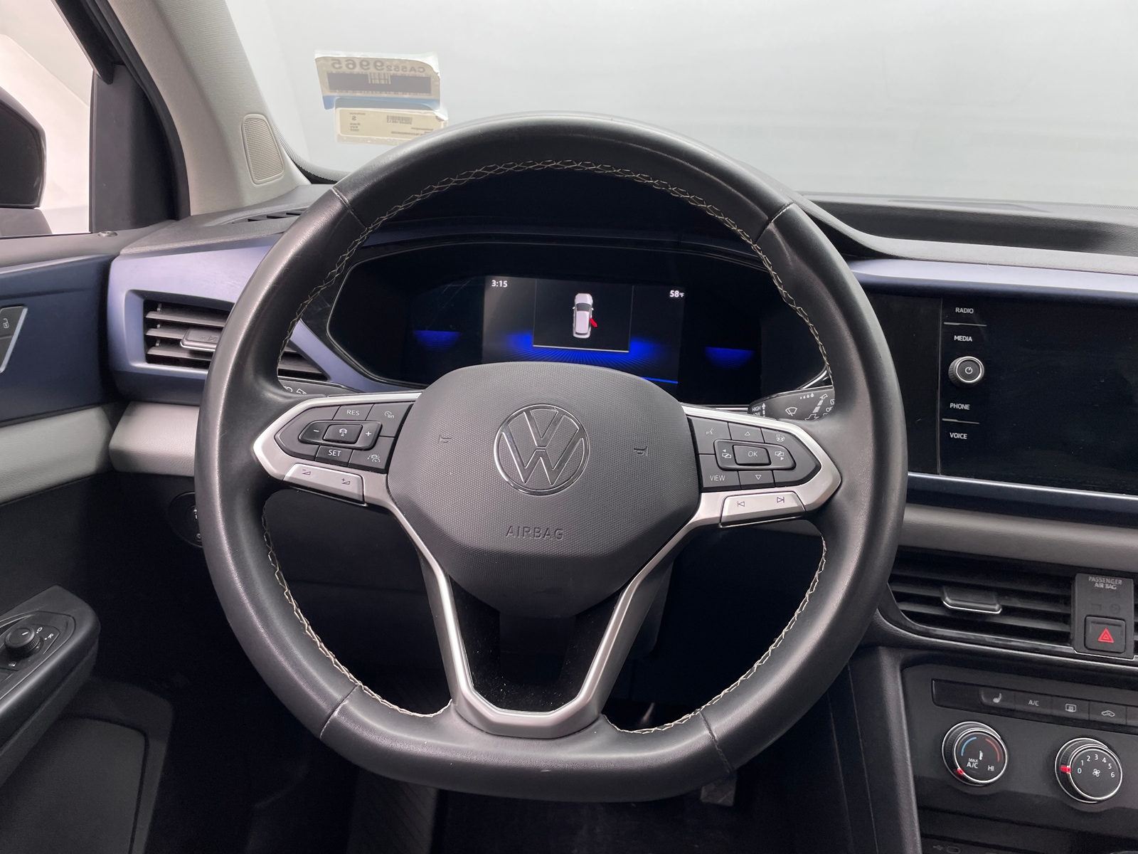 Thumbnail: 2022 Volkswagen Taos - 4