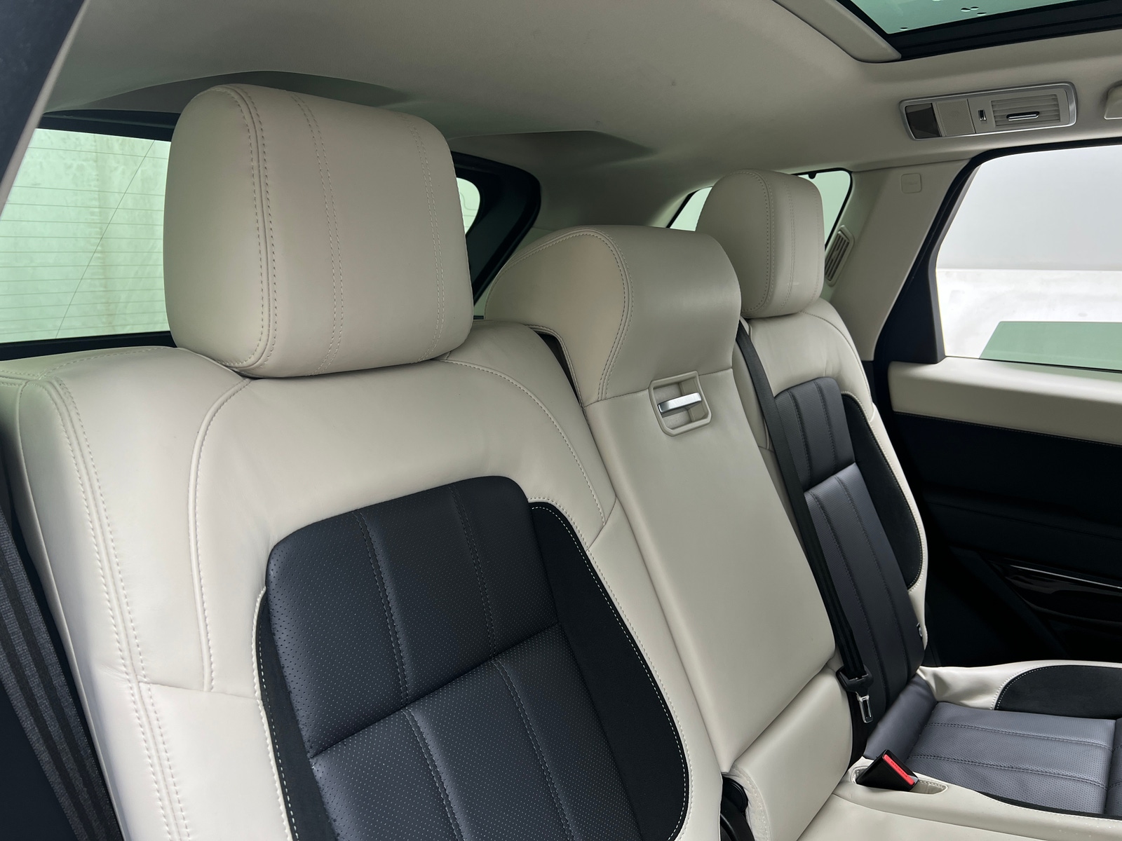 Thumbnail: 2022 Land Rover Range Rover Sport - 5
