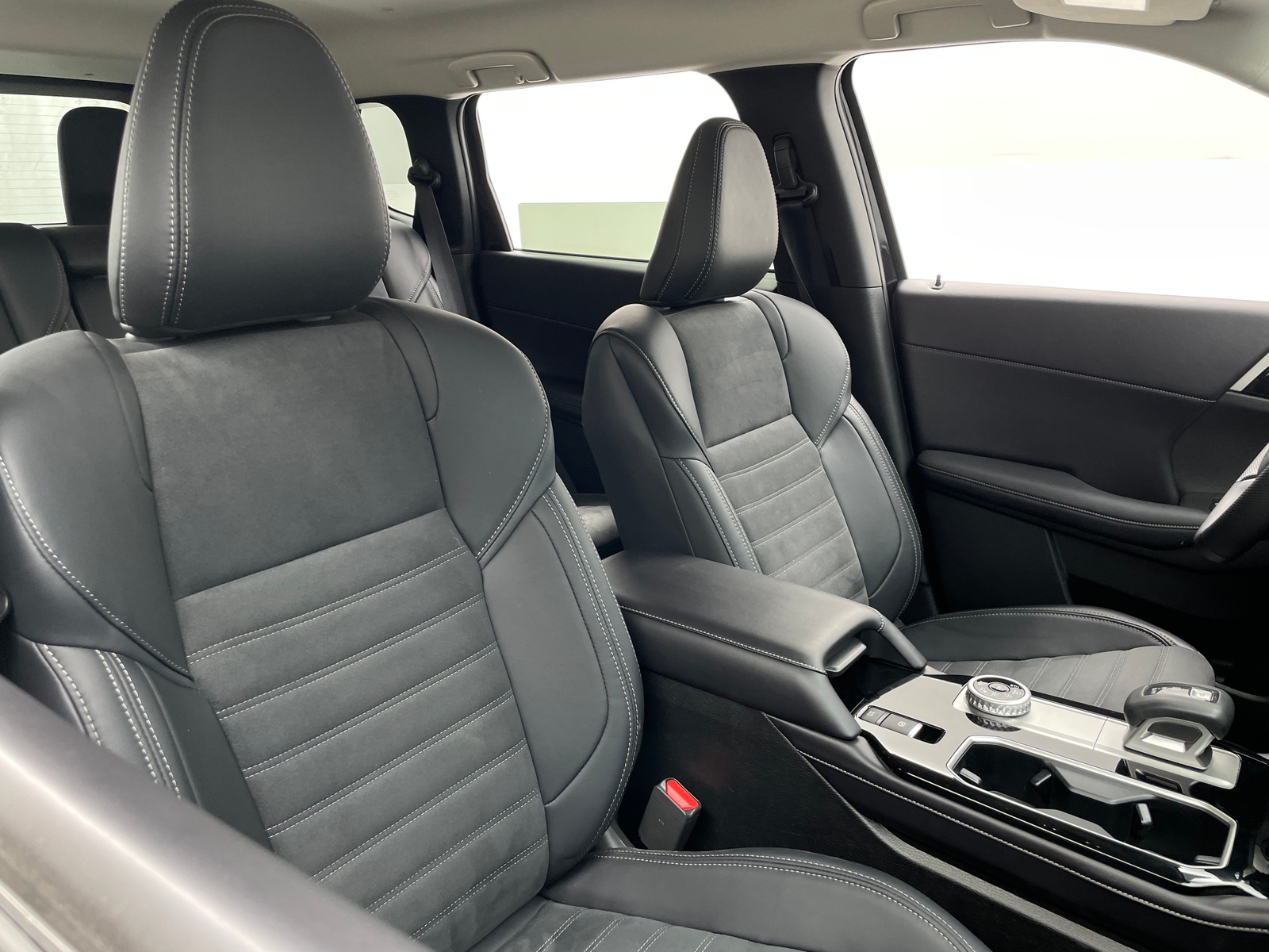 Thumbnail: 2025 Mitsubishi Outlander - 2