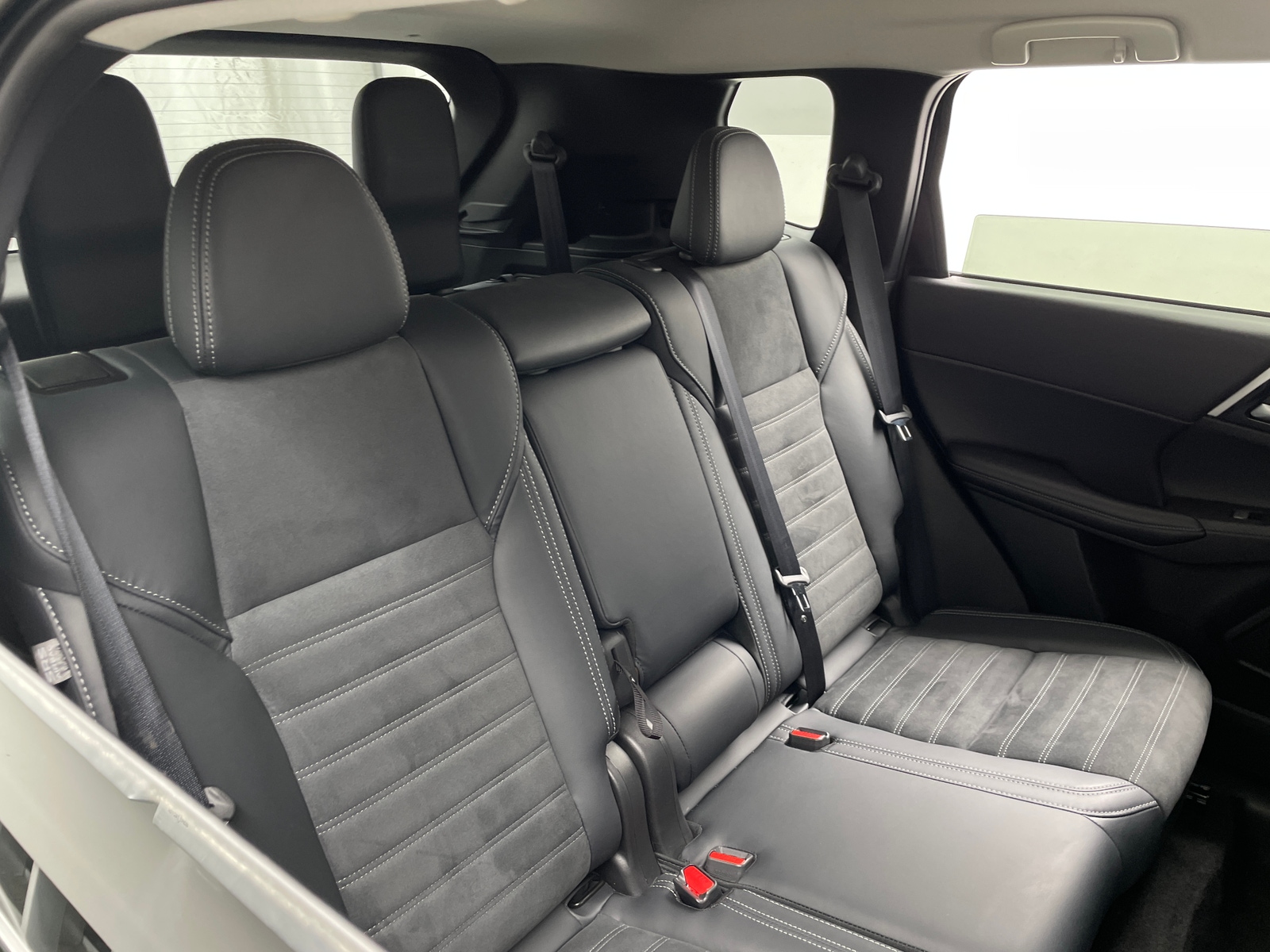Thumbnail: 2025 Mitsubishi Outlander - 6