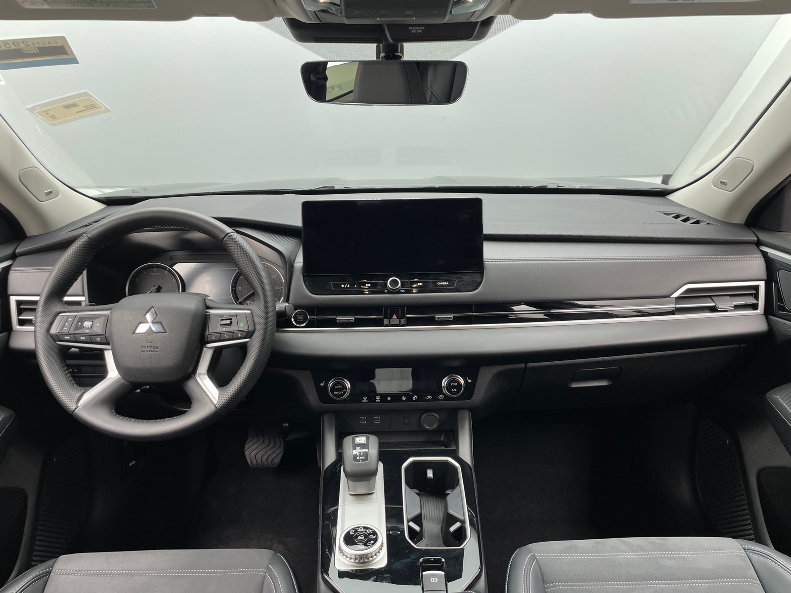 Thumbnail: 2025 Mitsubishi Outlander - 3