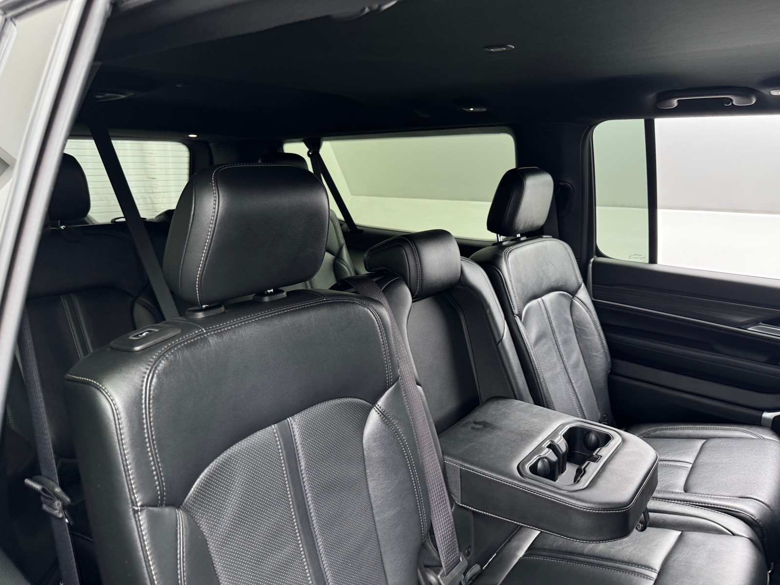 Thumbnail: 2023 Jeep Wagoneer - 5