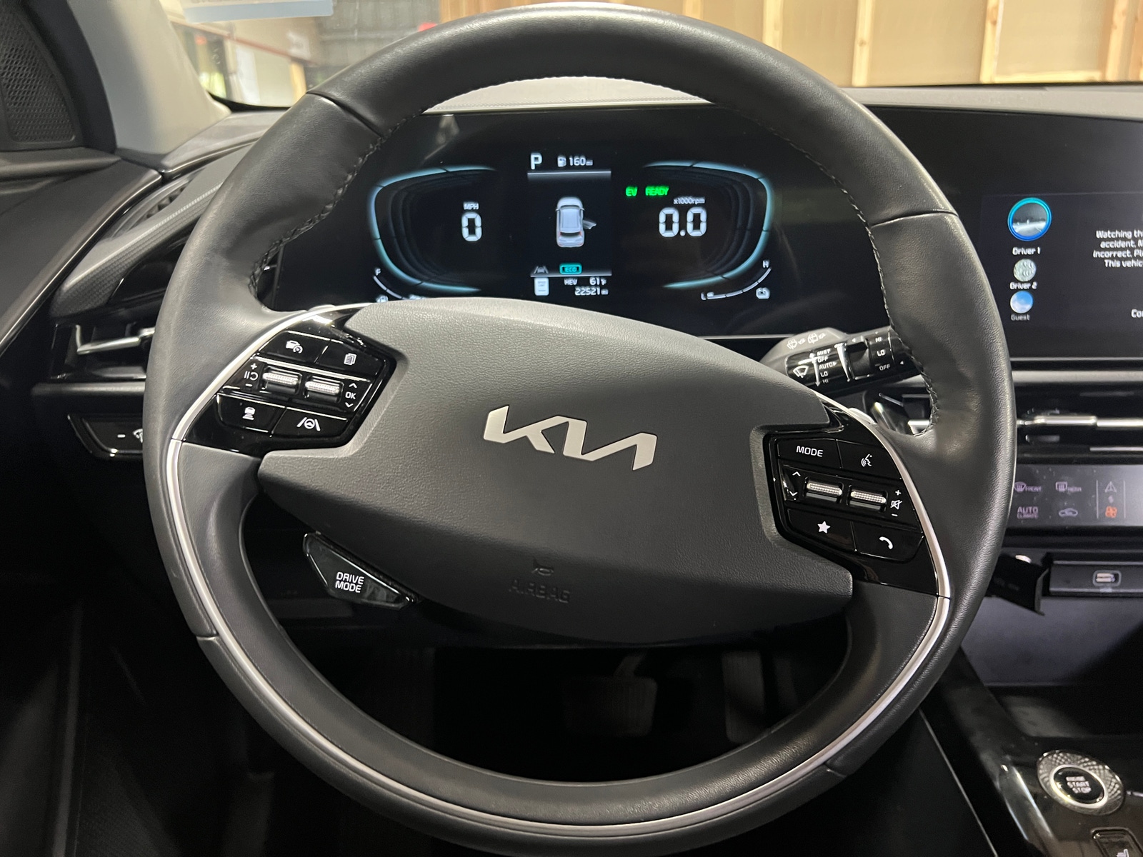 Thumbnail: 2023 Kia Niro - 4