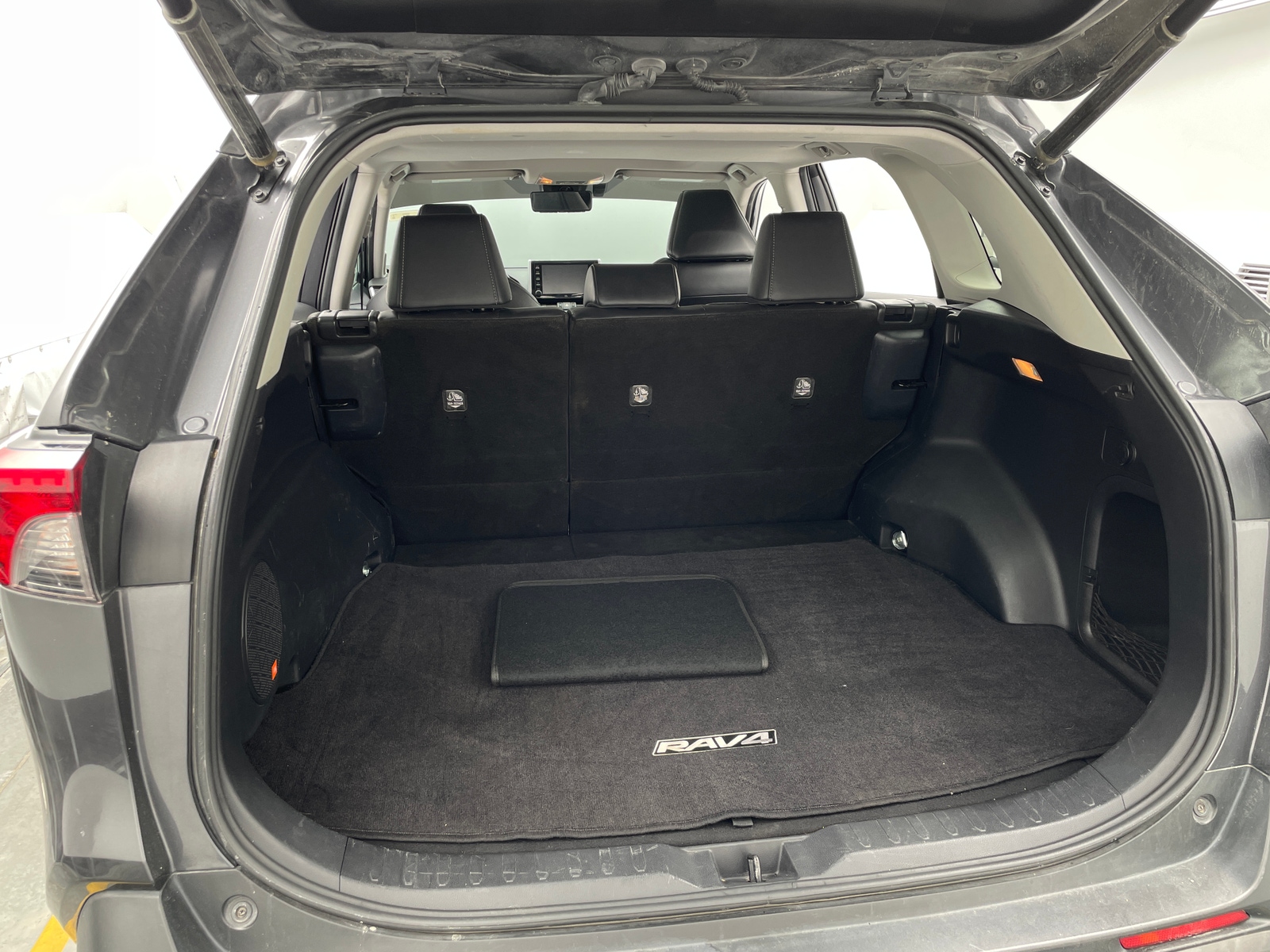 Thumbnail: 2019 Toyota RAV4 - 6